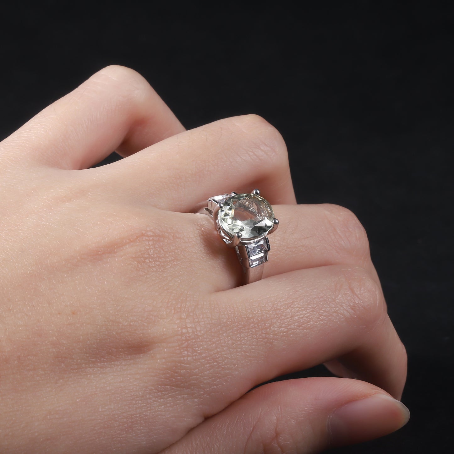 s925Sterling Silver Natural Green Amethyst Ring High-end Fashion Luxurious Inlaid Gemstone Green Spinel Ring New Model
