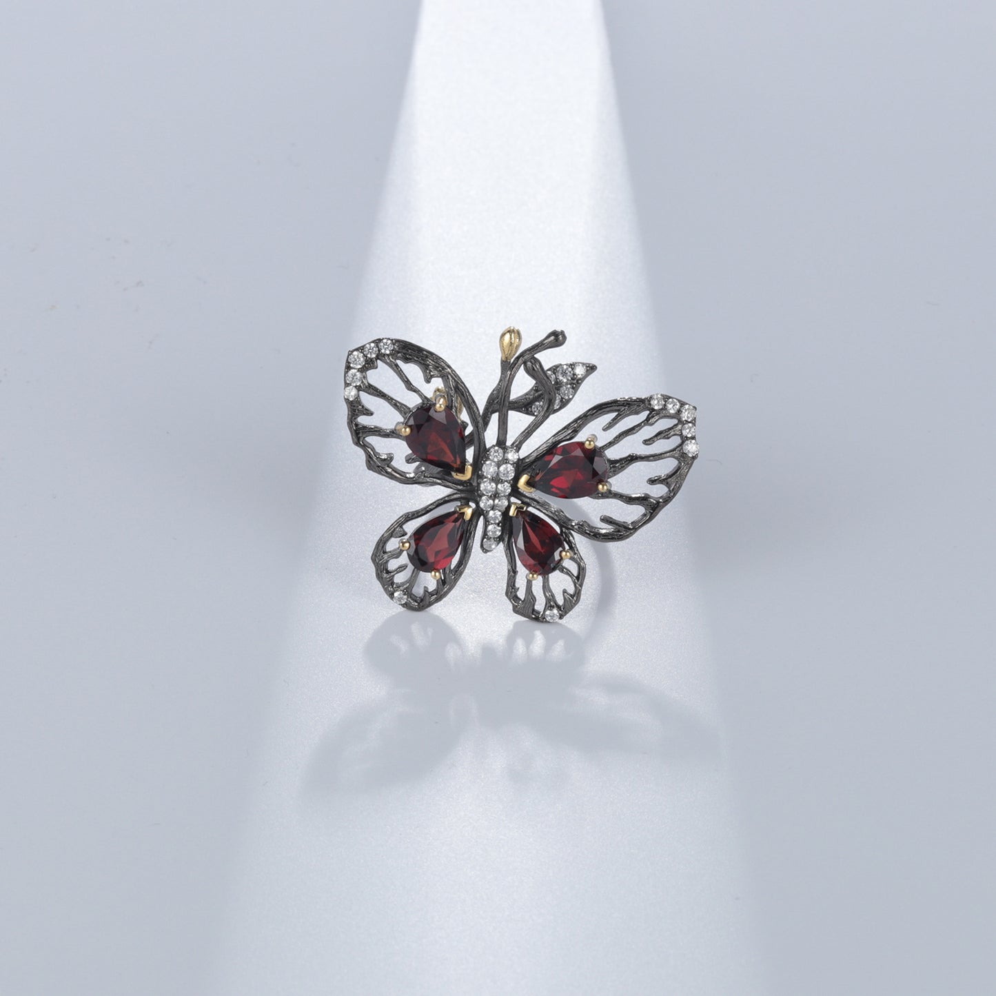 Designer Natural Garnet Butterfly Pendant Luxurious High-end Feel s925Silver Natural Gemstone Necklace Pendant