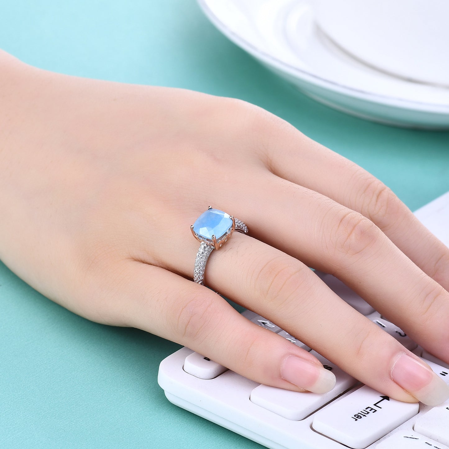 Vintage Luxury Design Ring Long-lasting color retention s925Sterling Silver Inlaid Colorful Gemstone Ring