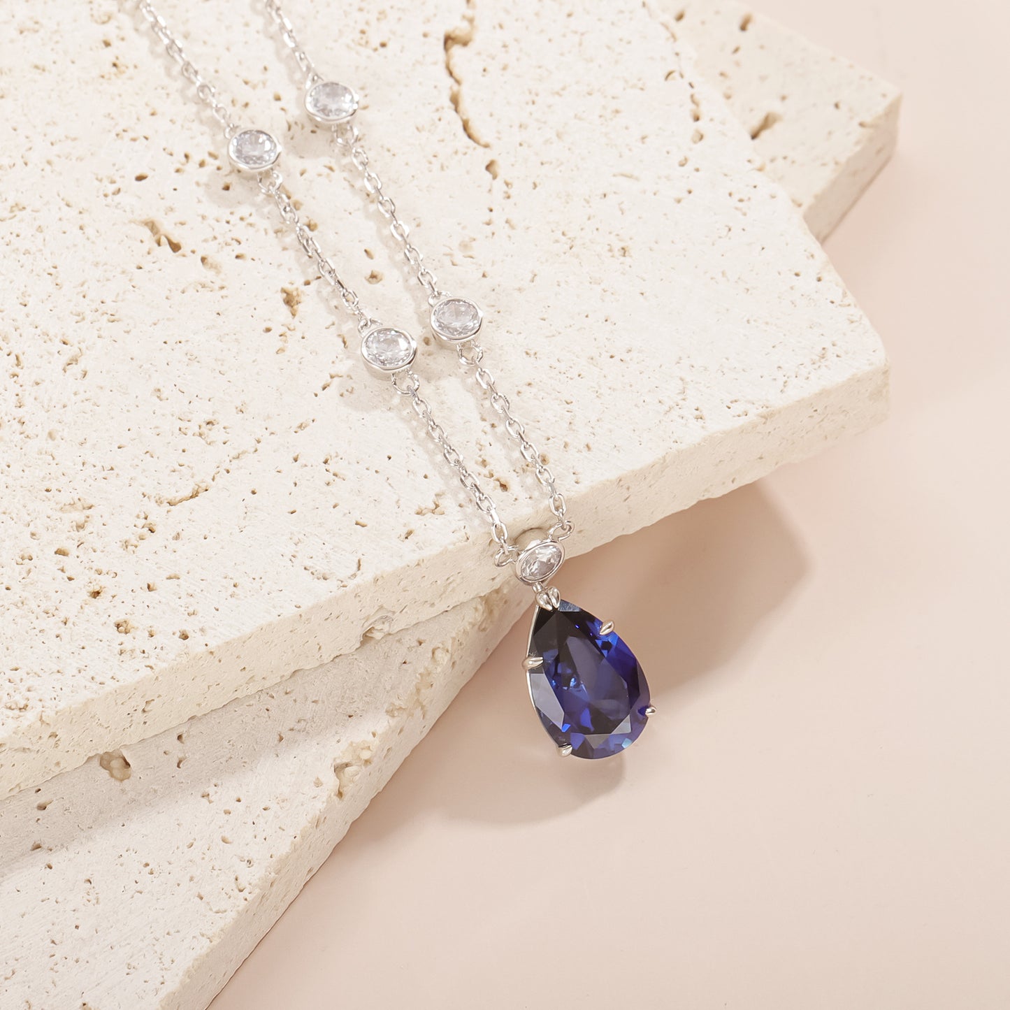 Design-inspired Chain s925Sterling Silver Royal Blue Cultivated Sapphire Pendant Water Drop Shape6.9Carat Gemstone Necklace