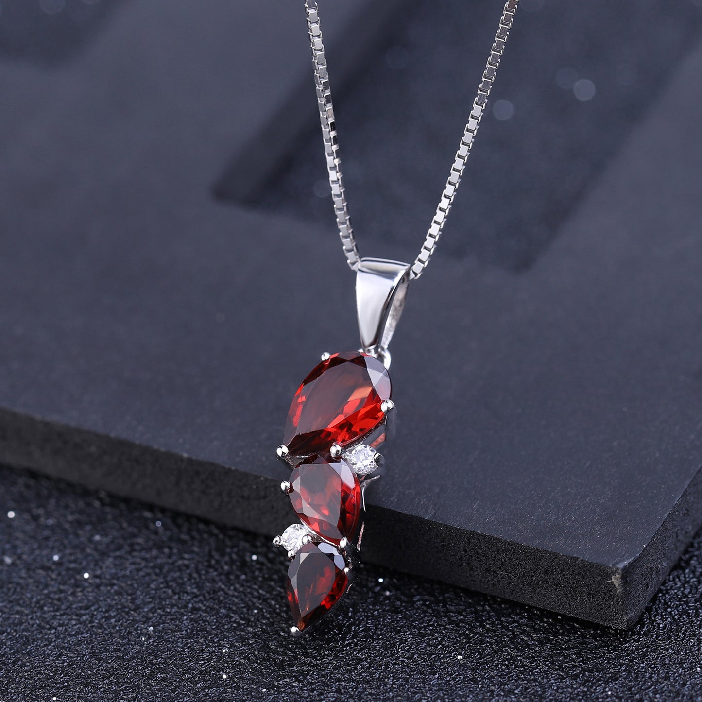 Design Sense Natural Gemstone Pure Silver Pendant Creative Shape s925Silver Inlaid Garnet Necklace Pendant