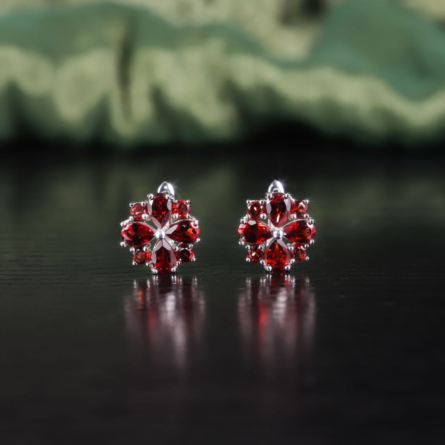 Natural Style Flowers s925Sterling Silver Inlaid Natural Garnet Earrings with British Clasp for Women Sweet Gemstone Earrings