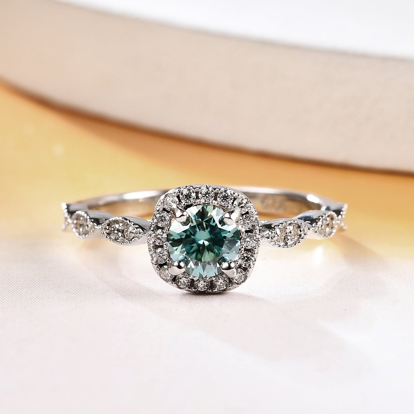Green Moissanite14-Claw Inlaid Ring Band GRA Certificate of Light Luxury s925sterling silver gemstone ring
