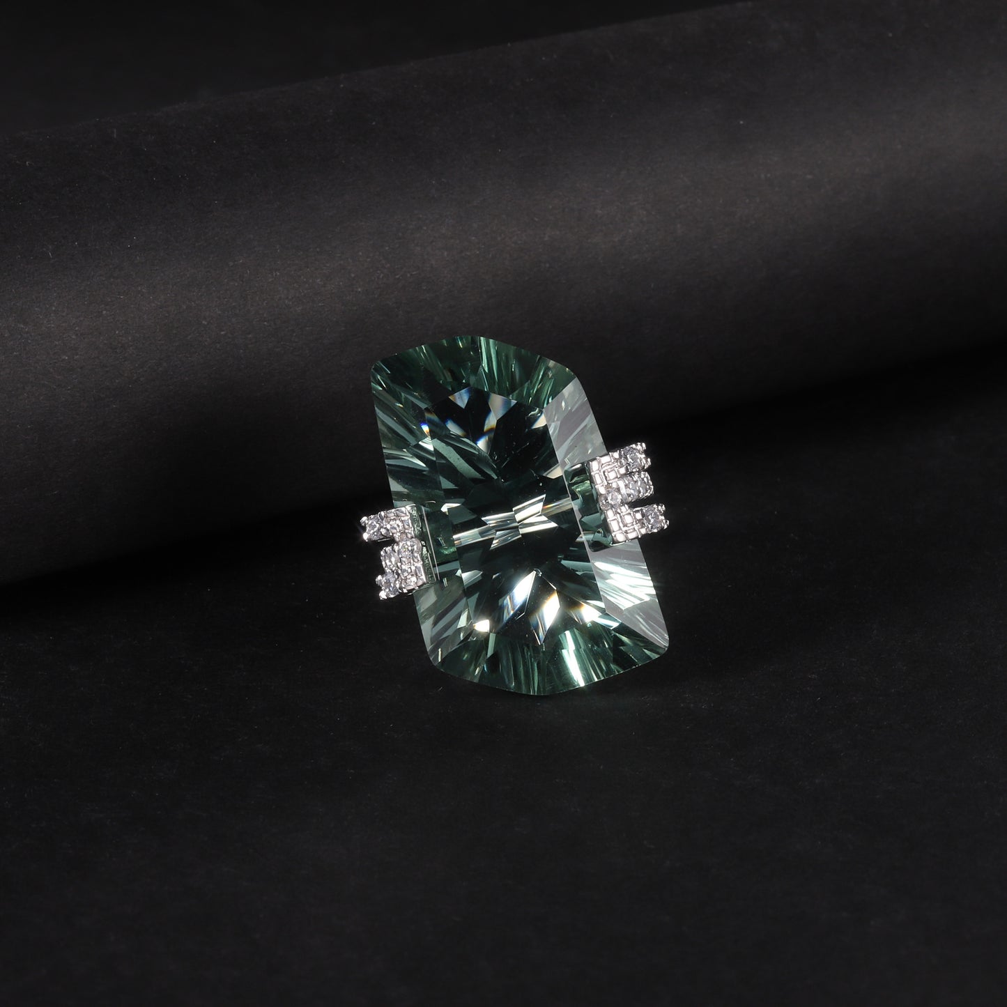 s925Sterling Silver Green Amethyst Ring Fashionable Elegant Luxurious Inlaid Irregular Shape28Large Carat Gemstone Ring with a High-End Feel