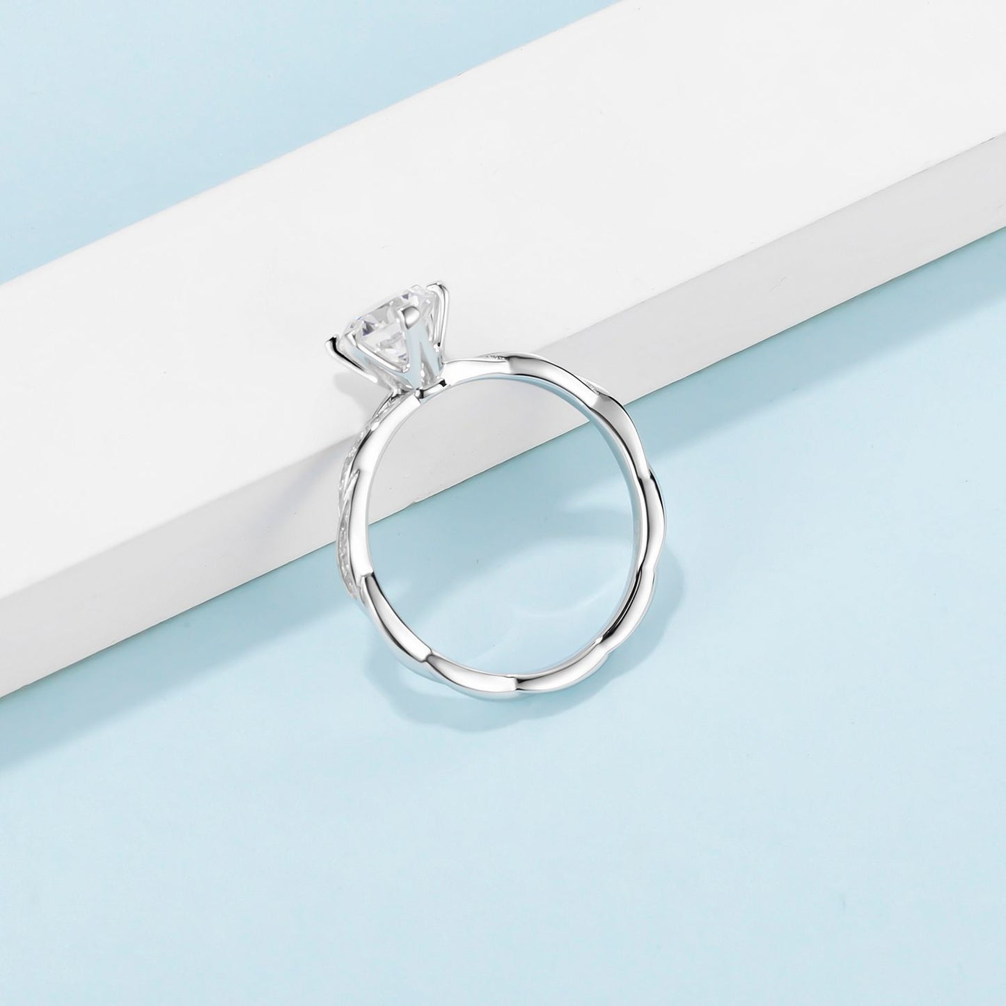 Fashionable and Luxurious Moissanite Ring s925Sterling Silver Finger Ring with Inlay1Carat Gemstone Moissanite Ring Wedding Ring