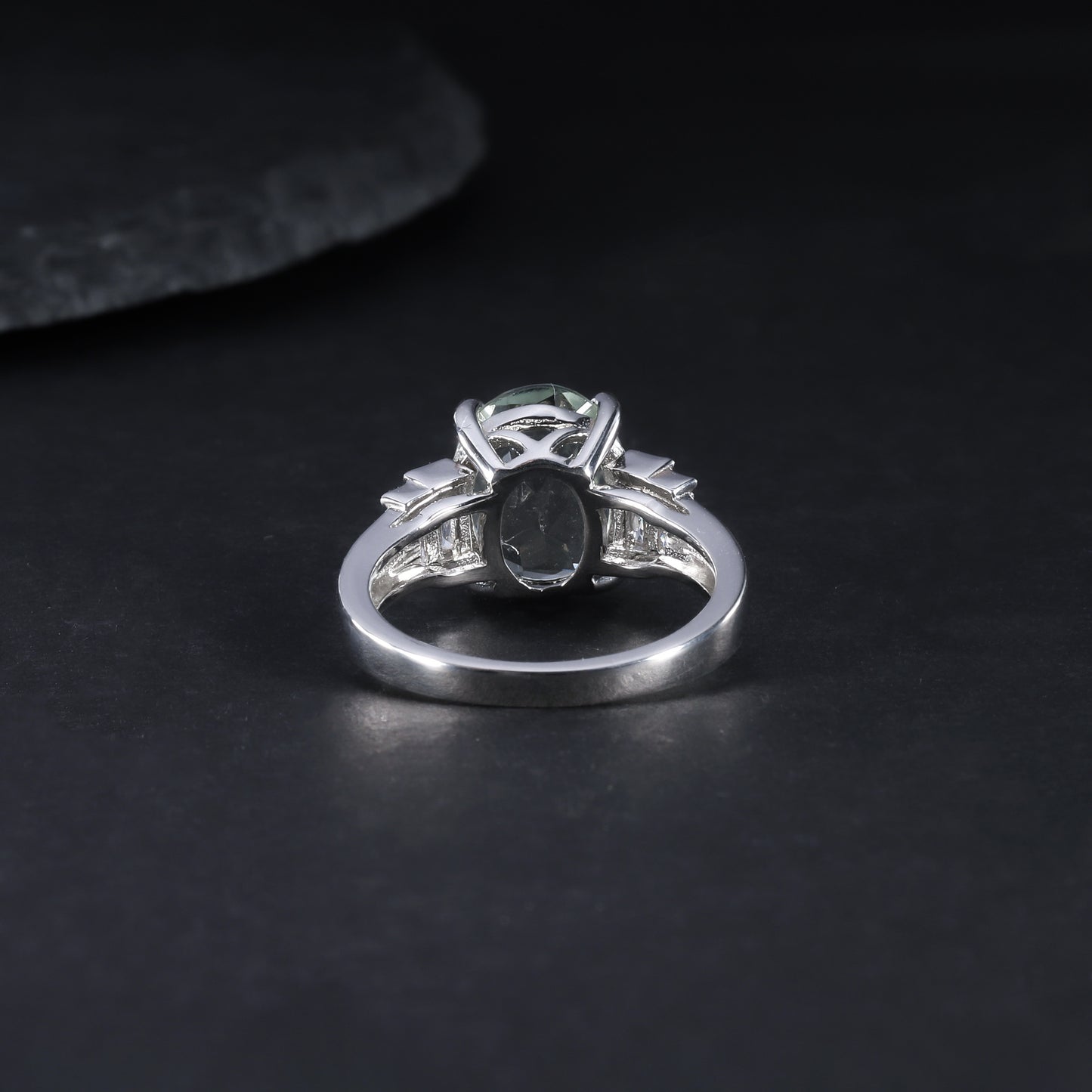 s925Sterling Silver Natural Green Amethyst Ring High-end Fashion Luxurious Inlaid Gemstone Green Spinel Ring New Model