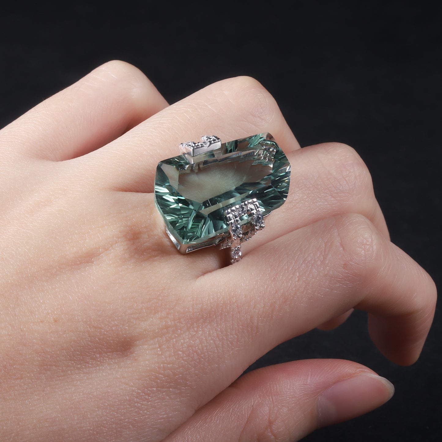 s925Sterling Silver Green Amethyst Ring Fashionable Elegant Luxurious Inlaid Irregular Shape28Large Carat Gemstone Ring with a High-End Feel