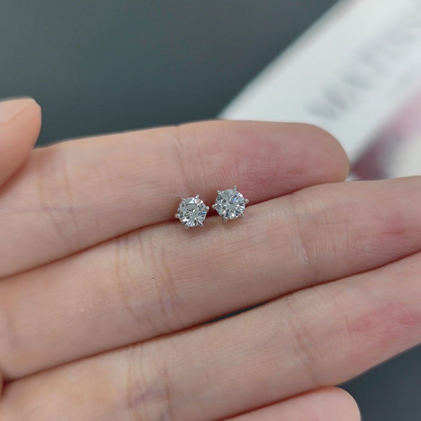 Simple and Pure18k Gold earrings with six claws0.3Carat Moissanite Earrings9/10/14k Gold Earrings Platinum Studs