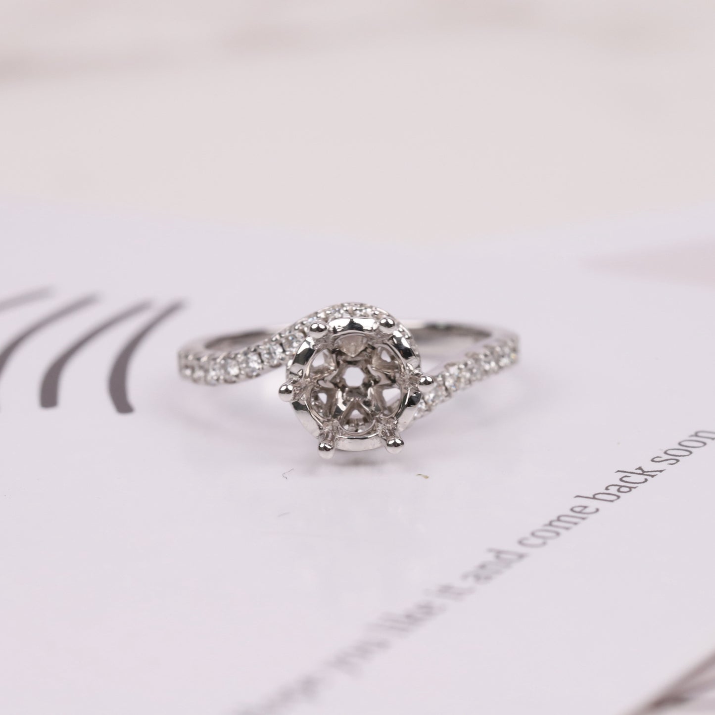 Light Luxury Classic9/10/14/18k Gold Ring Setting for Women Six-Prong Round Twist Arm Wedding Diamond Ring Blank Setting