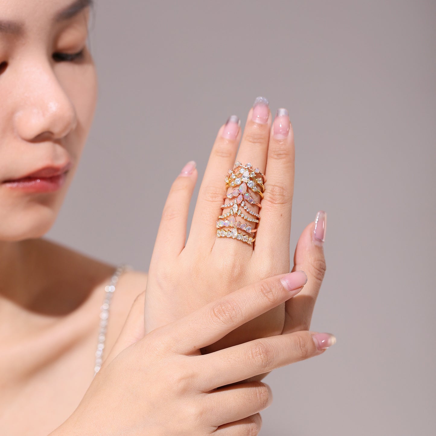 S925Solid Silver Inlaid Gemstone Ring Fashionable and Simple Luxury Style V Rose Gold Plated Ring