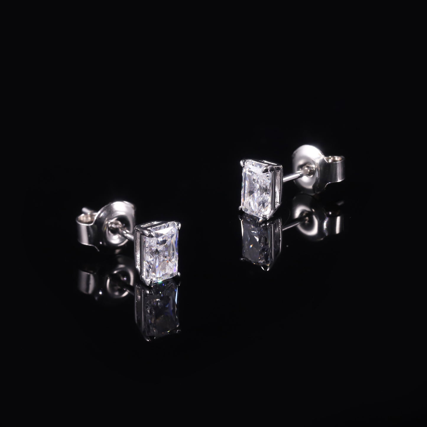 Minimalist style9/10/14/18k Gold earrings with four prongs0.8Carat Moissanite Cushion Earrings Platinum Studs Simple