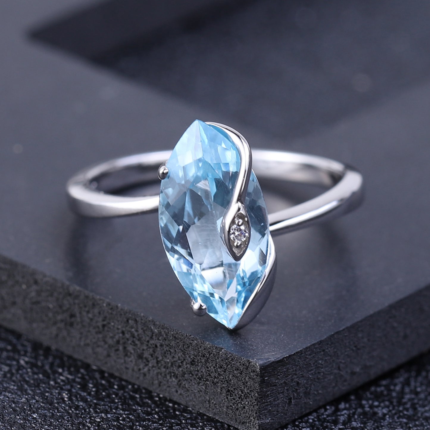 Luxurious and Unique Natural Topaz Ring Fashion Design s925Sterling Silver Inlaid Natural Gemstone Ring