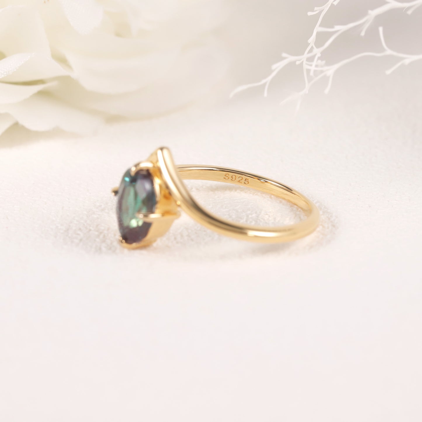 Minimalist and sophisticated feel V Shape Crown s925Silver Ring Synthetic Alexandrite Ring Layered Gemstone Ring