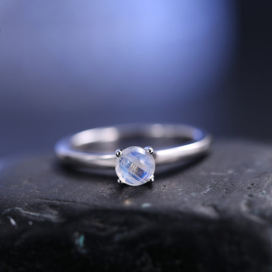 Minimalist Natural Cream Blue Moonstone Ring Everyday Versatile s925Silver Inlaid Gemstone Ring