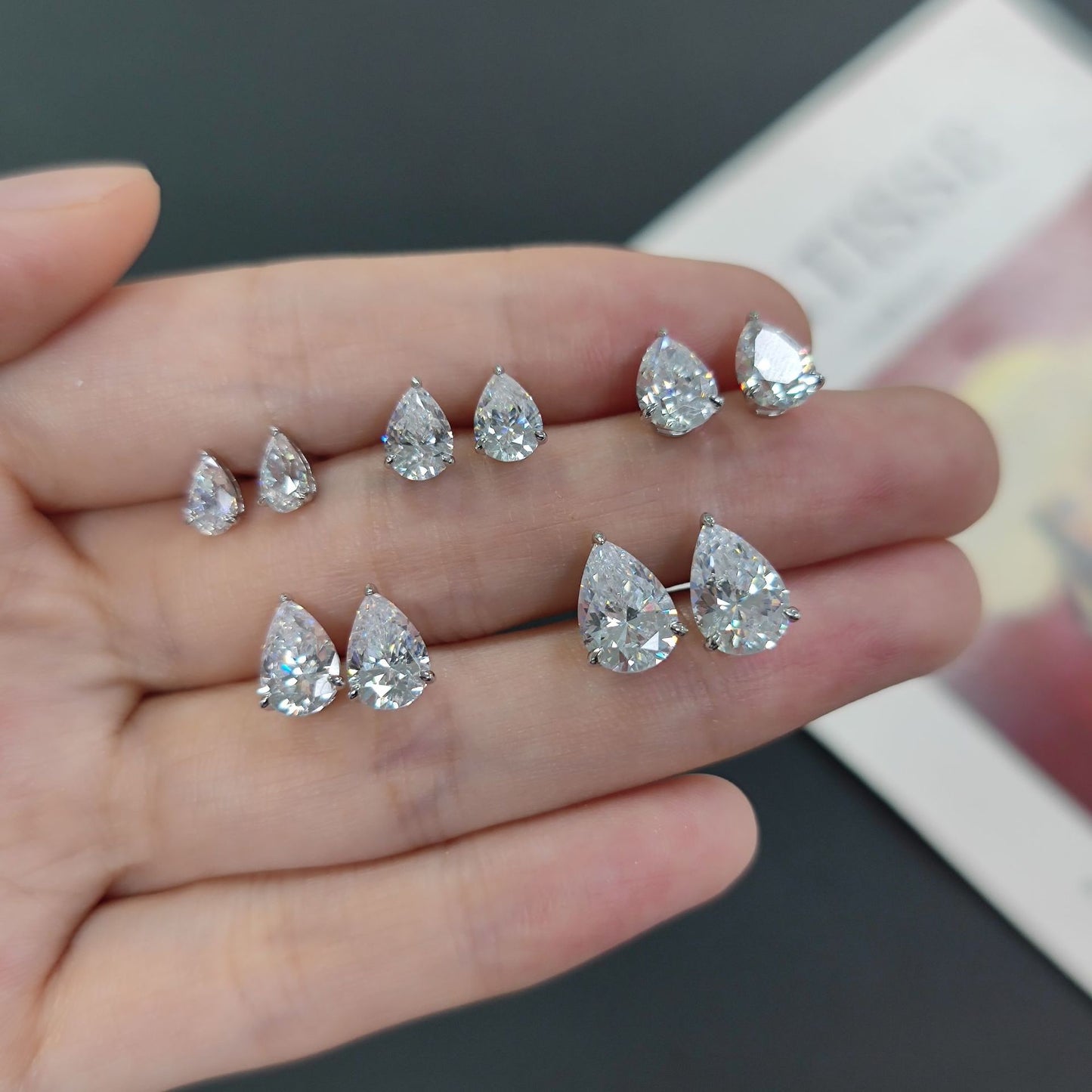 Hepburn Pear-Shaped Moissanite Ear Studs Eagle Claw0.5/1.5/2Carat s925Sterling Silver Gold-Plated Earrings Drop-Shaped