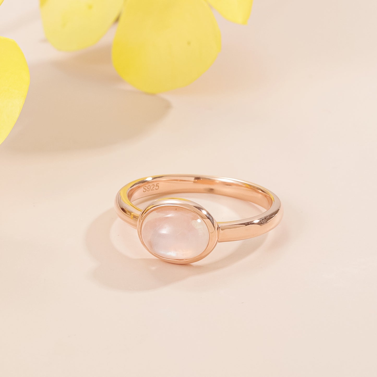 Stunningly Cool Sensation1.5Carat Gemstone Ring s925Silver Paved Natural Cream Blue Moonstone Ring Wholesale