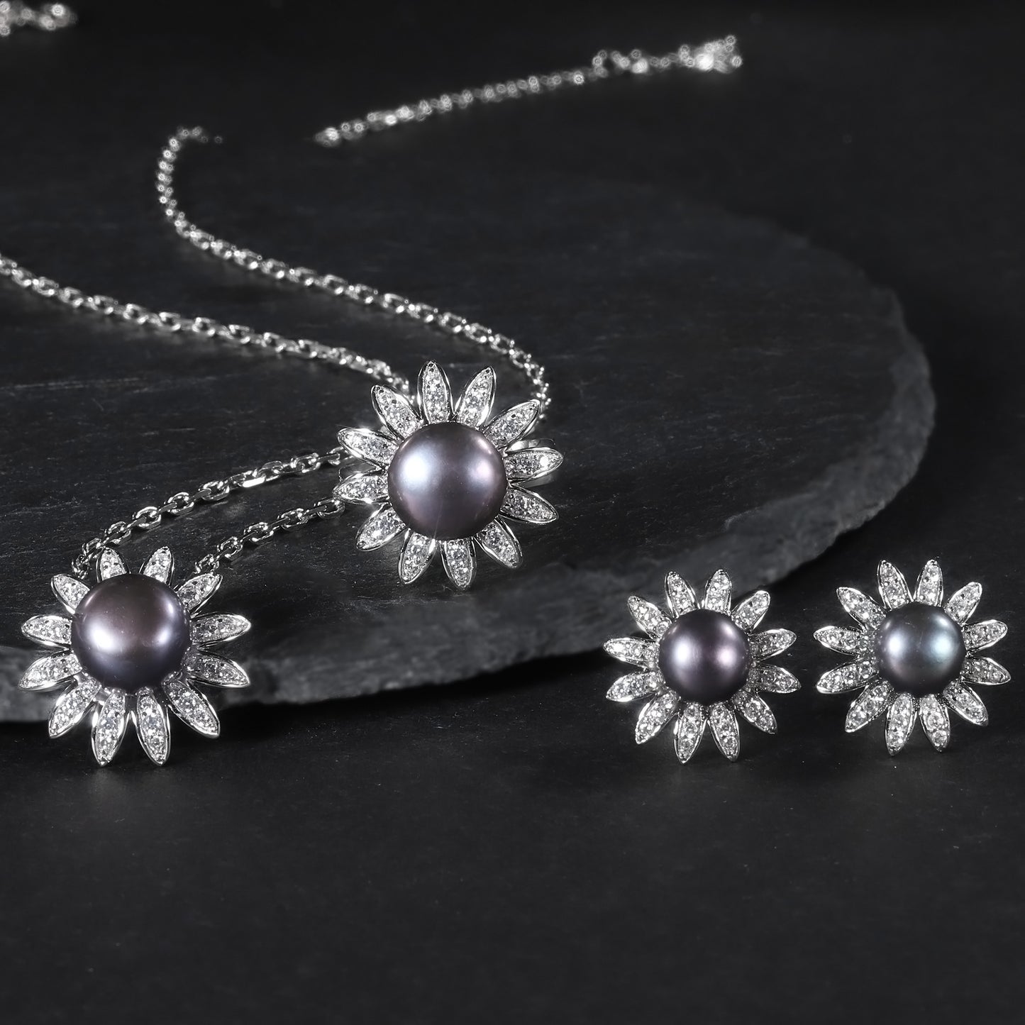 New arrival natural freshwater pearl earrings for women Sunflower Design Fashionable Light Luxury High-end Feel S925Sterling Silver Stud Earrings