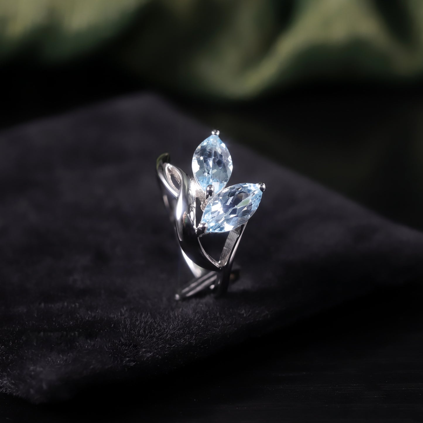 Niche Design Leaf-Shaped Natural Topaz Ring s925Sterling Silver Inlaid Sky Blue Sapphire Ring for Women