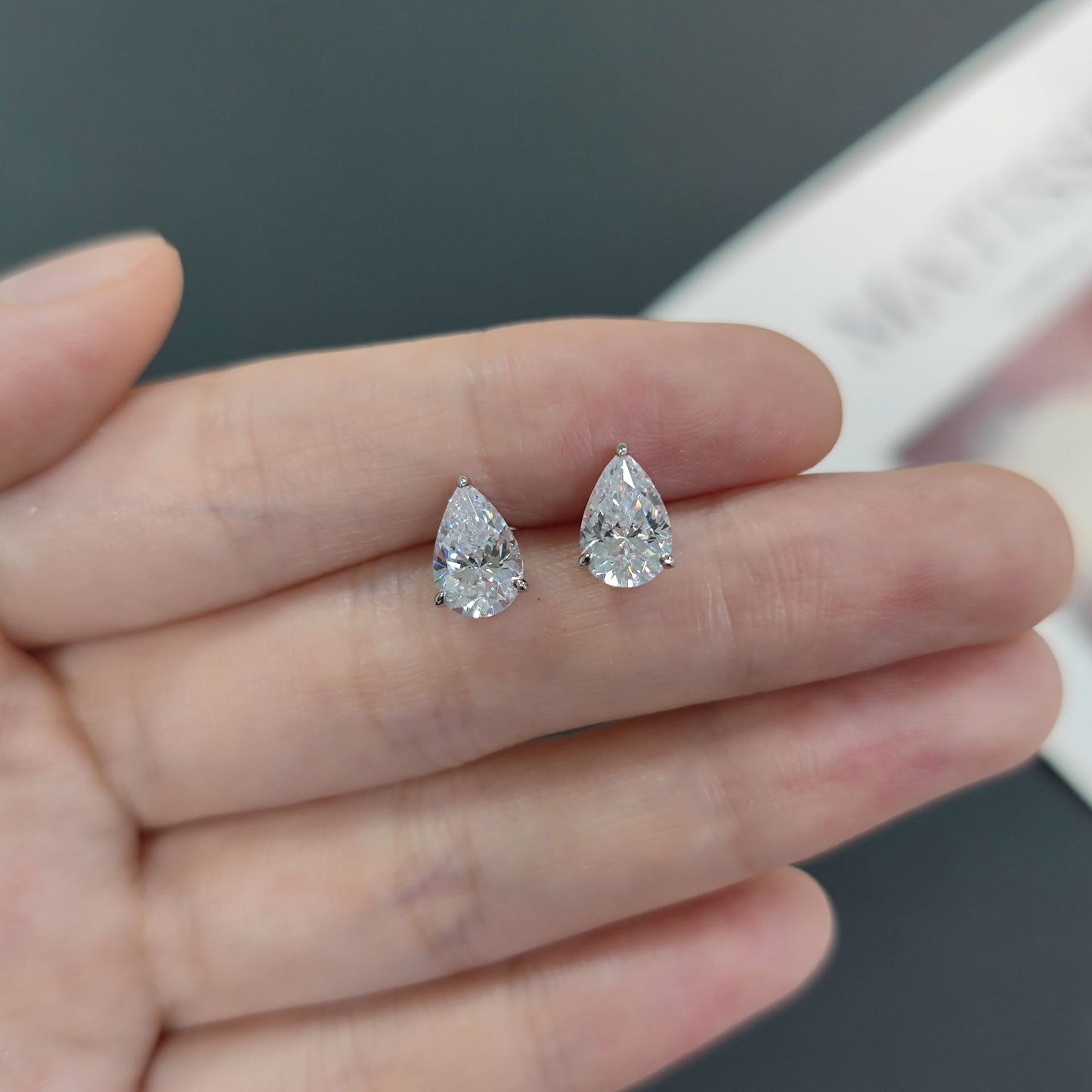 Hepburn Pear-Shaped Moissanite Ear Studs Eagle Claw0.5/1.5/2Carat s925Sterling Silver Gold-Plated Earrings Drop-Shaped
