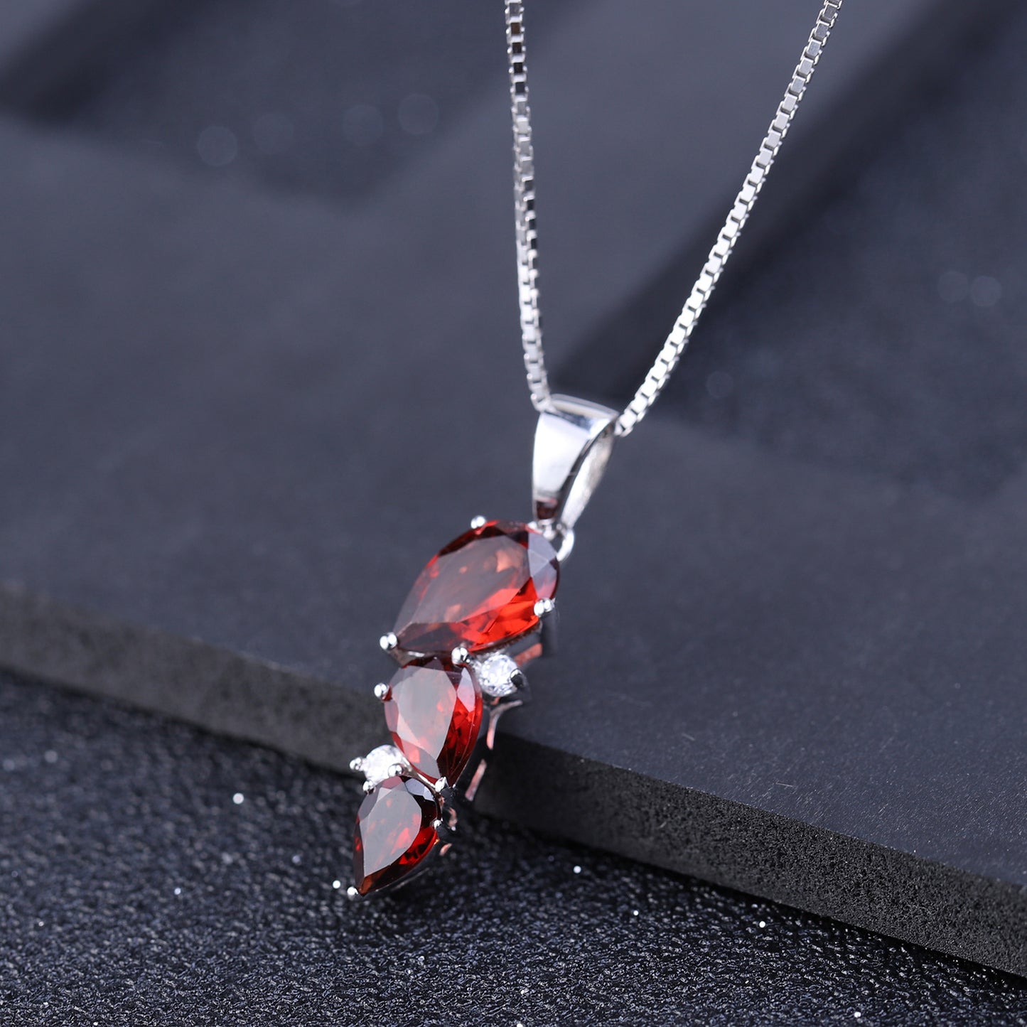 Design Sense Natural Gemstone Pure Silver Pendant Creative Shape s925Silver Inlaid Garnet Necklace Pendant