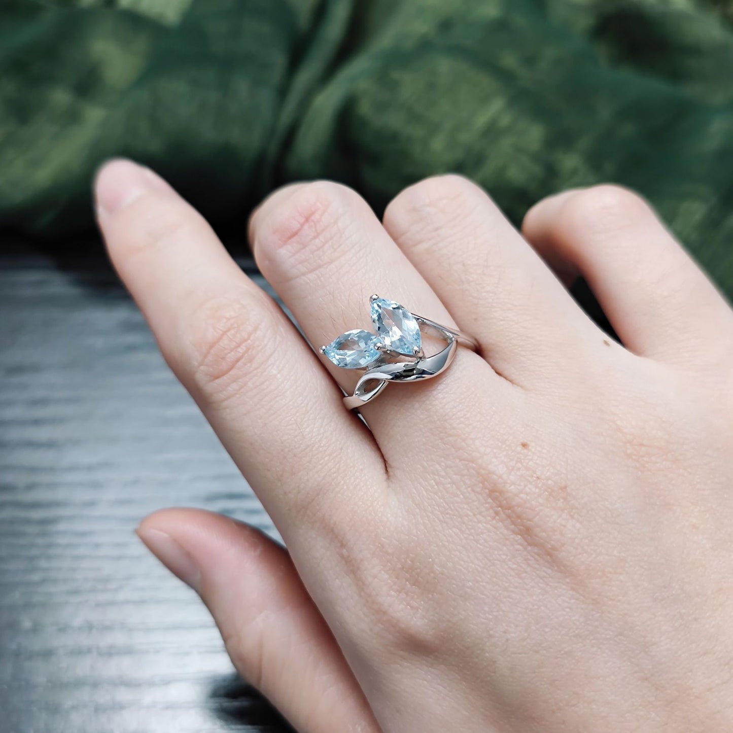 Niche Design Leaf-Shaped Natural Topaz Ring s925Sterling Silver Inlaid Sky Blue Sapphire Ring for Women