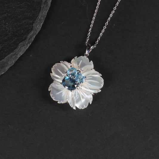 Popular ins Elegant Birthday Gift Shell Natural Topaz Pendant Universal Chain Flower Clavicle Necklace